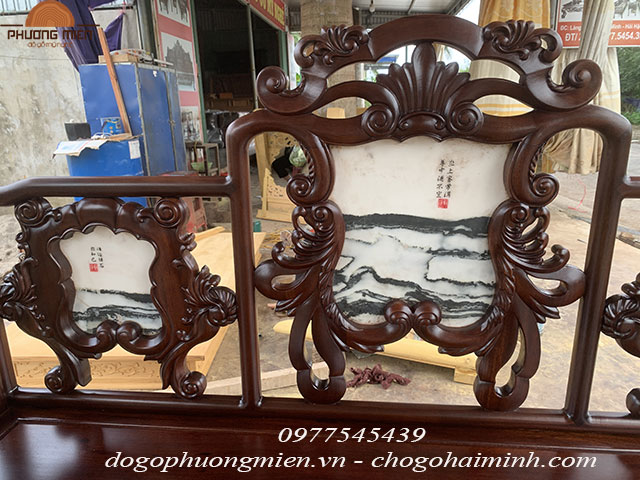 bàn ghế gỗ hoa lá tây.