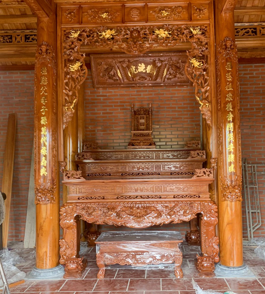 bàn thờ án gian gỗ gõ đỏ đẹp tại Thanh Hoá