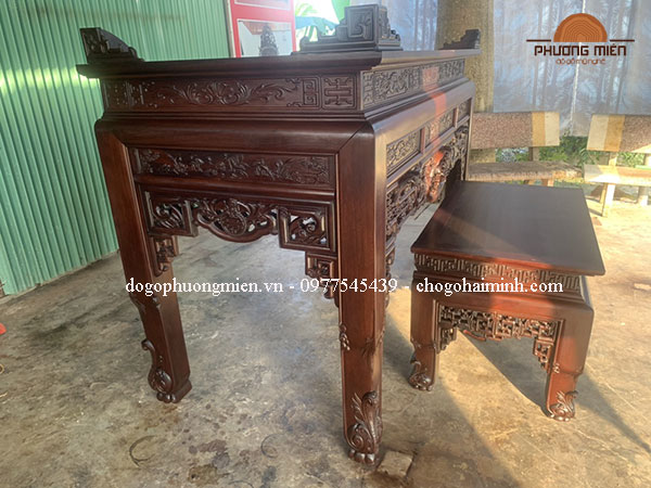 bàn thờ ngũ phúc chân quỳ.