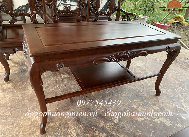 bàn ghế gỗ hoa lá tây.