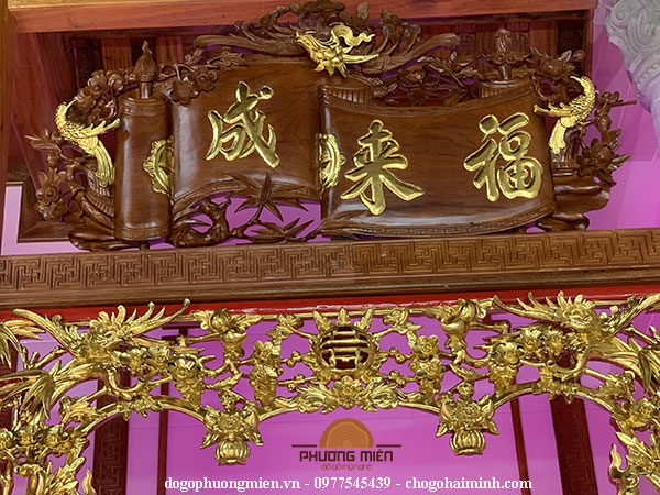 cuốn thư câu đối cạnh mai điểu