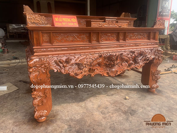 Dạ tiền của sập thờ tứ linh nhị cấp gỗ gụ.