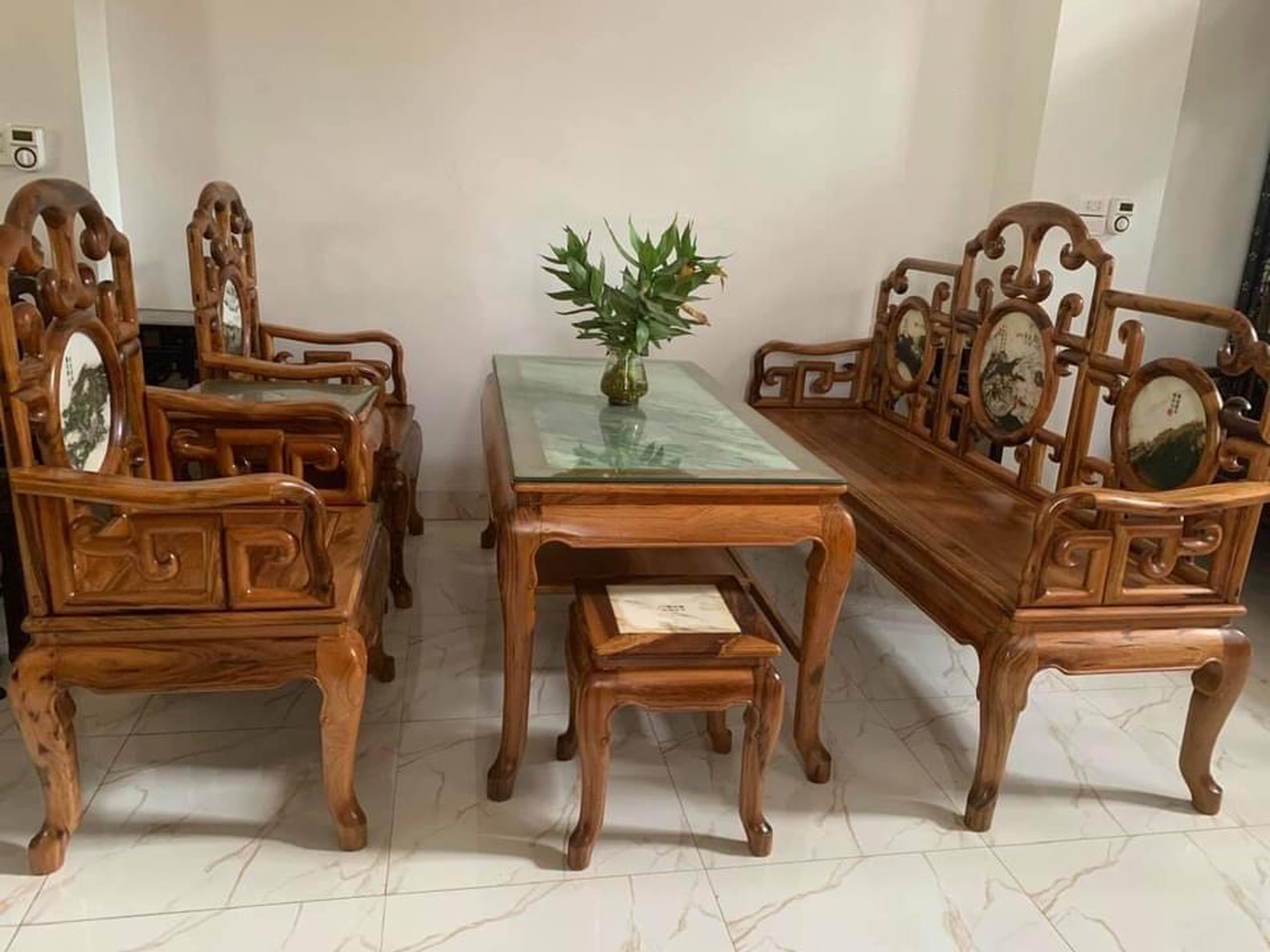 Bàn ghế móc mỏ gỗ gụ ta Quảng Bình đẹp chất lượng giá bao nhiêu tiền ?